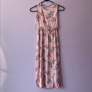 Girls pink maxi-dress.